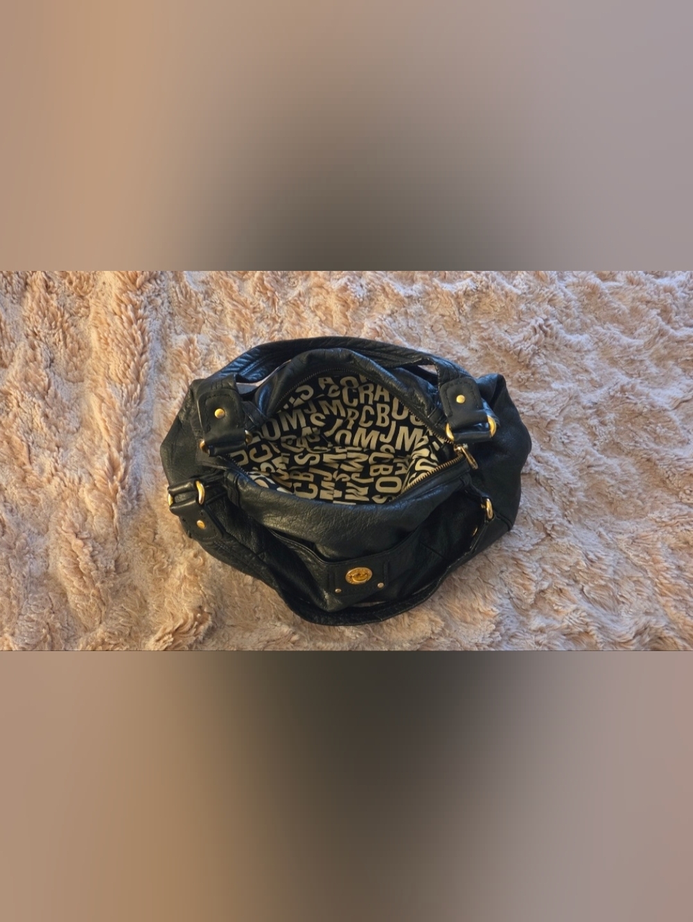 Black Leather Shoulder Bag with Gold Turn-Lock - Picture 6 of 7